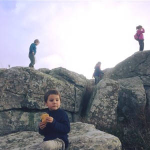 KIDS AROUND!