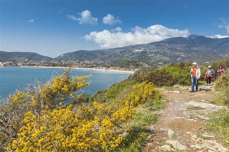 ACQUA DELL'ELBA - partner of the Elbamylove Social Media Tour - takes us along the "Via dell'Essenza"