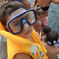 ÉTÉ À L'ÎLE D'ELBE : POUR LES ENFANTS UNE INCROYABLE AVENTURE À LA RECHERCHE DE BALEINES ET DE DAUPHINS