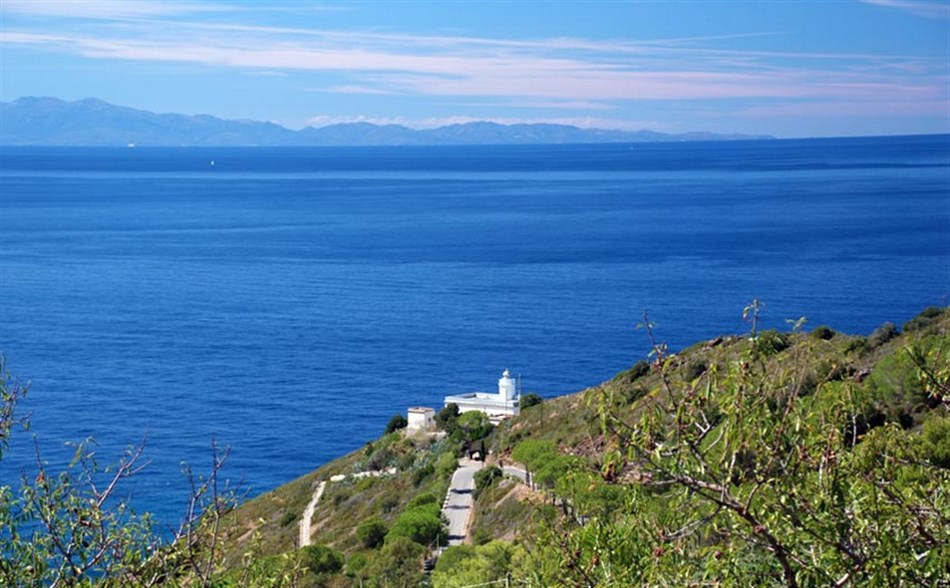 Trekking to discover the Island of Elba: PATRESI…. and its GREEN RAY