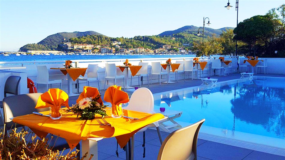 FESTEGGIAMENTI DI FERRAGOSTO …. A BORDO PISCINA dell’HOTEL MONTECRISTO RESORT****