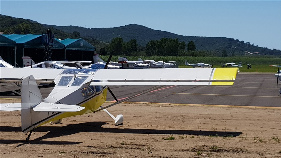 AEROPORTO LA PILA: un’invasione di aeroplani all’Elba per la Zingarata