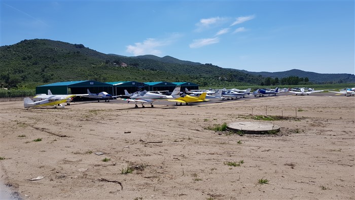 AEROPORTO LA PILA: un’invasione di aeroplani all’Elba per la Zingarata