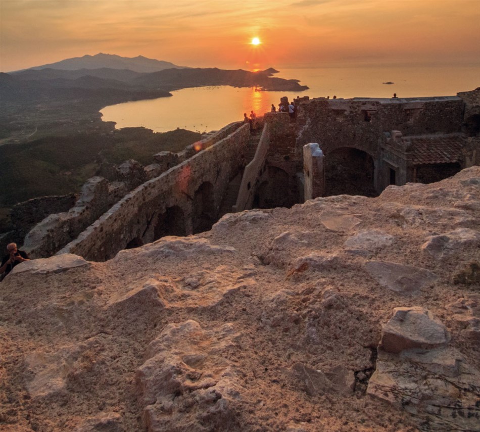 Scoprite il fascino dell'Isola d'Elba dall'alto... IL VOLTERRAIO vi aspetta!